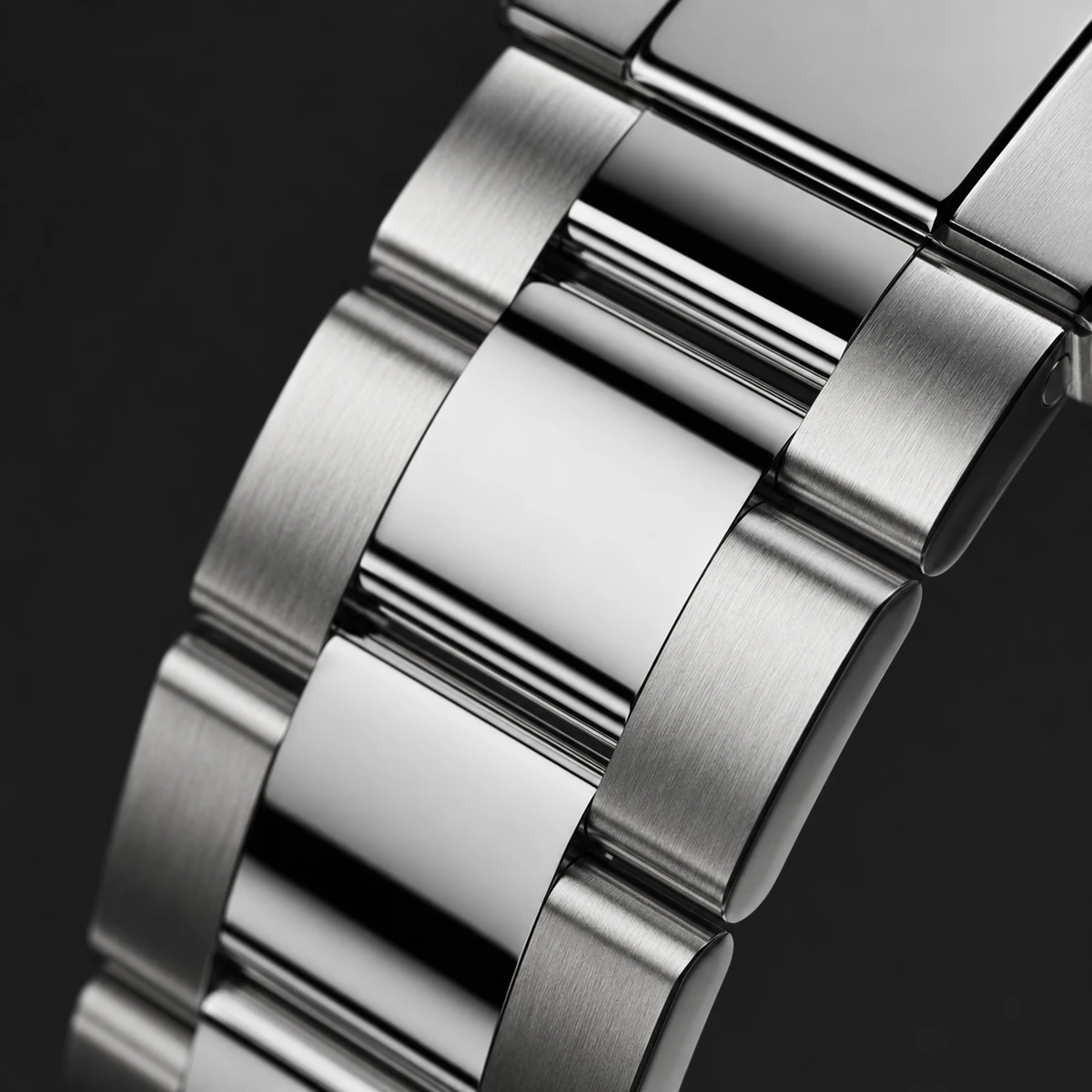 Bracelet acier Seiko Mod Daytona — gros plan sur les maillons polis