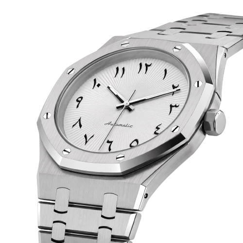 Seiko Mod Royal Oak — vue de profil sur le boîtier octogonal et le bracelet intégré en acier